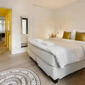R73 By Domani Apartahotel
