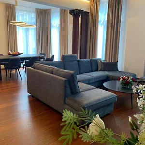 Apartment Botanique Airbnb,, Antwerp